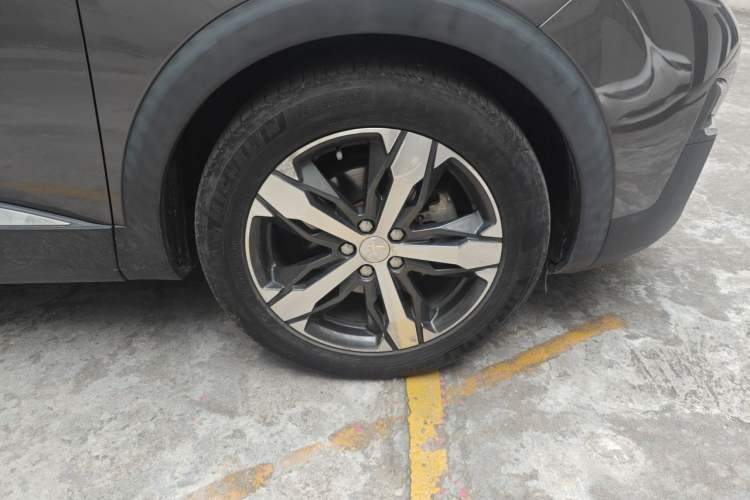 Used Peugeot 4008 2017 350THP Elite Edition Right Front Wheel Hub
