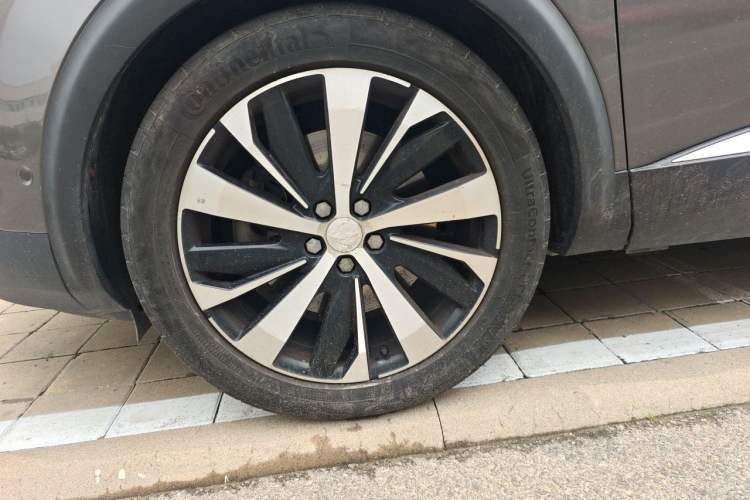 Used Peugeot 4008 2017 380THP Luxury GT Edition Right Front Wheel Hub