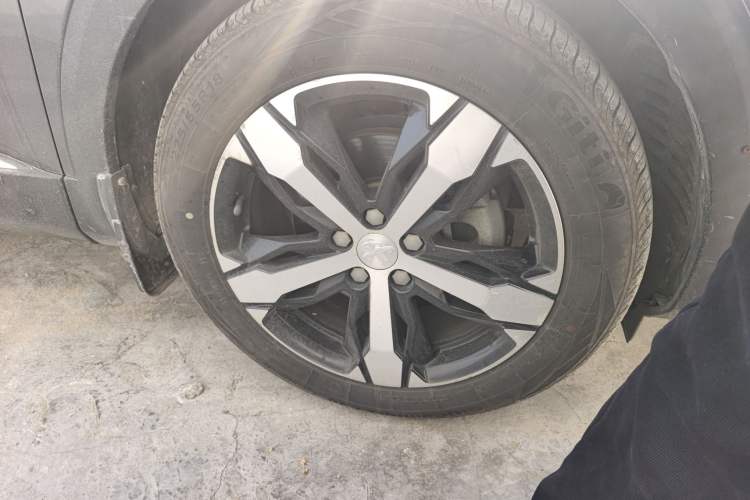 Used Peugeot 4008 2017 350THP Elite Edition Right Front Wheel Hub