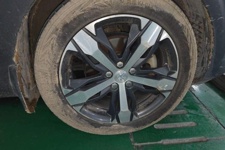 Used Peugeot 4008 2017 350THP Elite Edition Right Front Wheel Hub