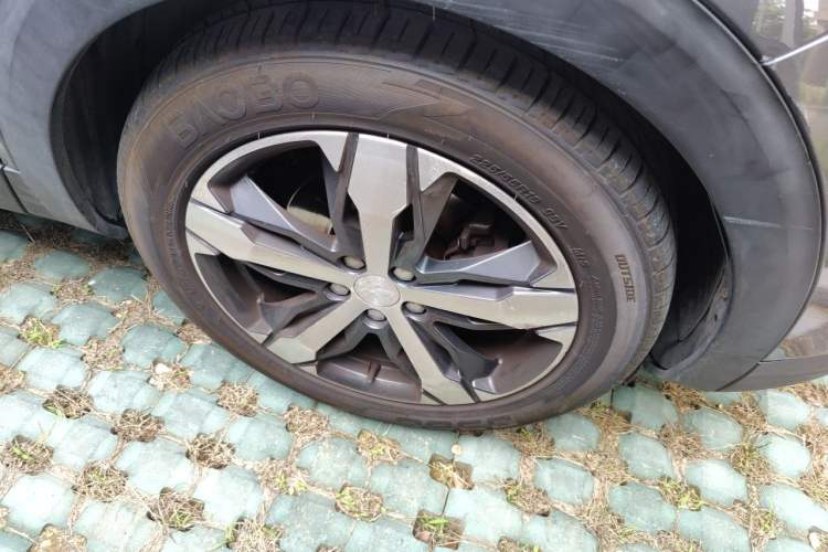 Used Peugeot 4008 2017 350THP Elite Edition Right Front Wheel Hub