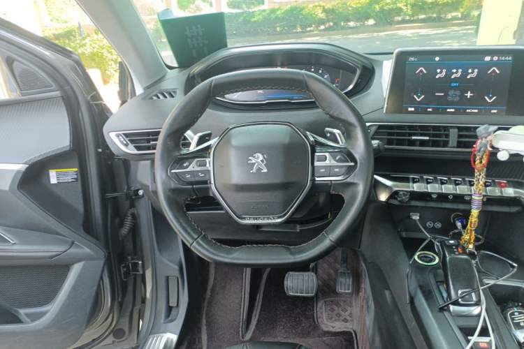 Used Peugeot 4008 2017 350THP Elite Edition Steering Wheel