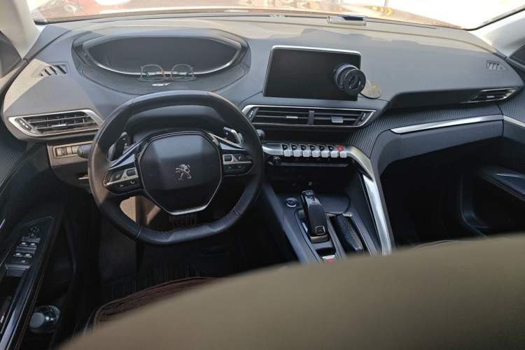 Used Peugeot 4008 2017 350THP Elite Edition Center Console