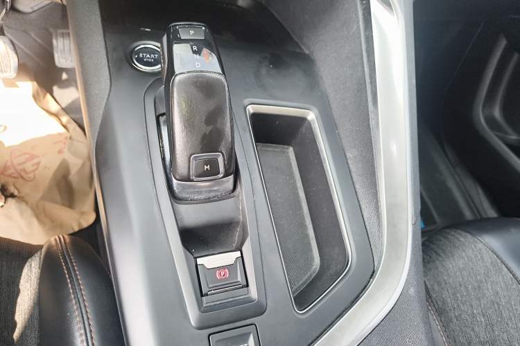 Used Peugeot 4008 2017 350THP Elite Edition Gear Lever