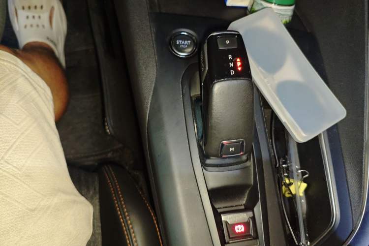 Used Peugeot 4008 2017 350THP Elite Edition Gear Lever