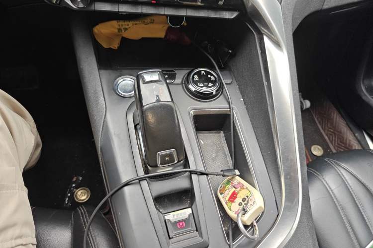 Used Peugeot 4008 2017 350THP Luxury Edition Gear Lever