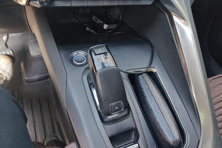 Used Peugeot 4008 2017 350THP Elite Edition Gear Lever