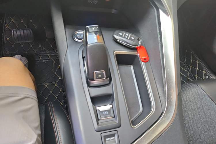 Used Peugeot 4008 2017 350THP Elite Edition Gear Lever
