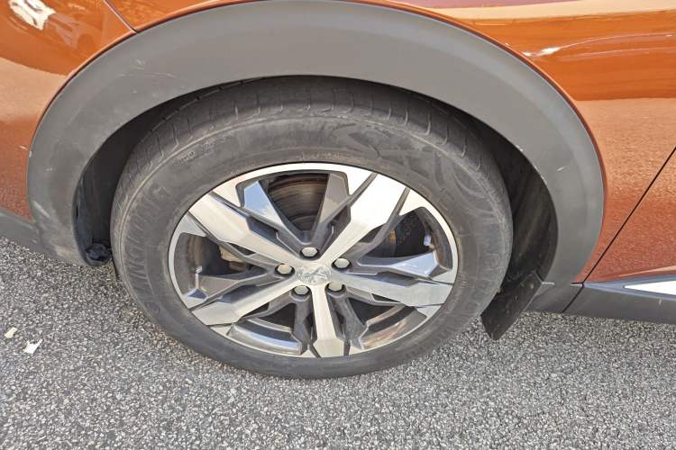 Used Peugeot 4008 2017 350THP Elite Edition Left Front Wheel Hub