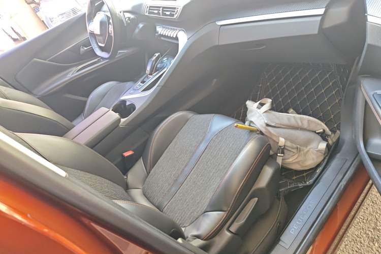 Used Peugeot 4008 2017 350THP Elite Edition Right Front Seat
