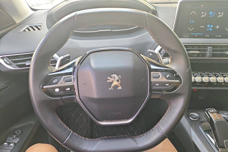 Used Peugeot 4008 2017 350THP Elite Edition Steering Wheel