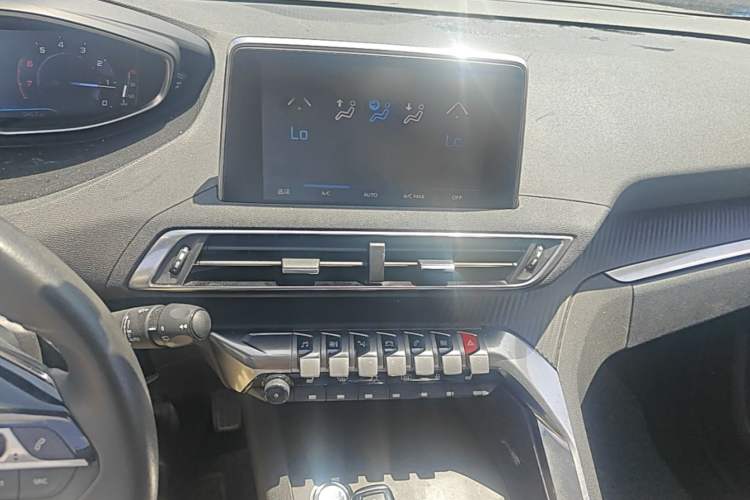 Used Peugeot 4008 2017 350THP Luxury Edition Audio And AC Panel
