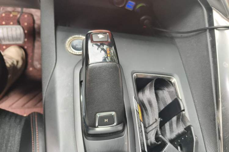 Used Peugeot 4008 2017 350THP Elite Edition Gear Lever