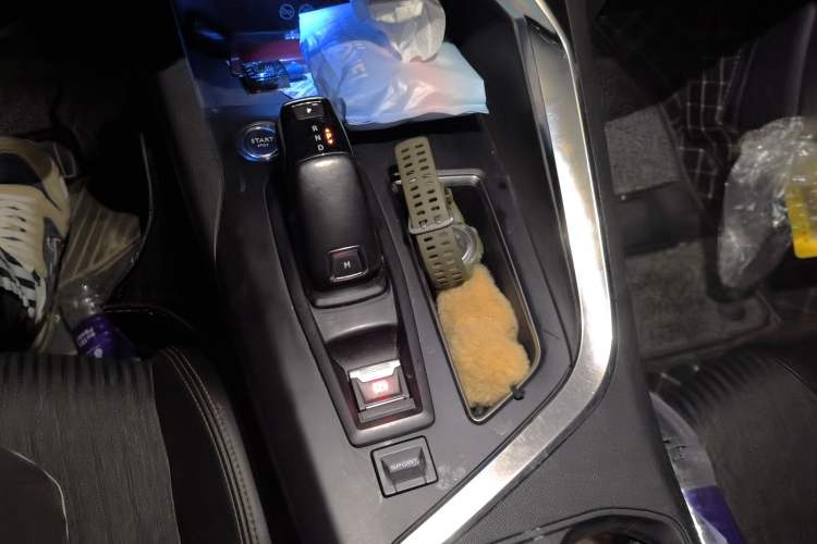 Used Peugeot 4008 2017 350THP Elite Edition Gear Lever