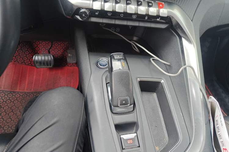 Used Peugeot 4008 2017 350THP Elite Edition Gear Lever
