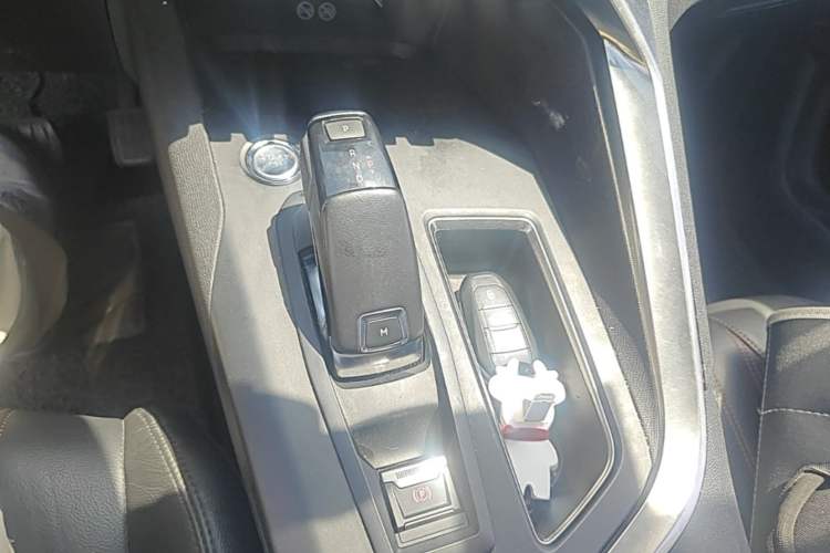 Used Peugeot 4008 2017 350THP Luxury Edition Gear Lever