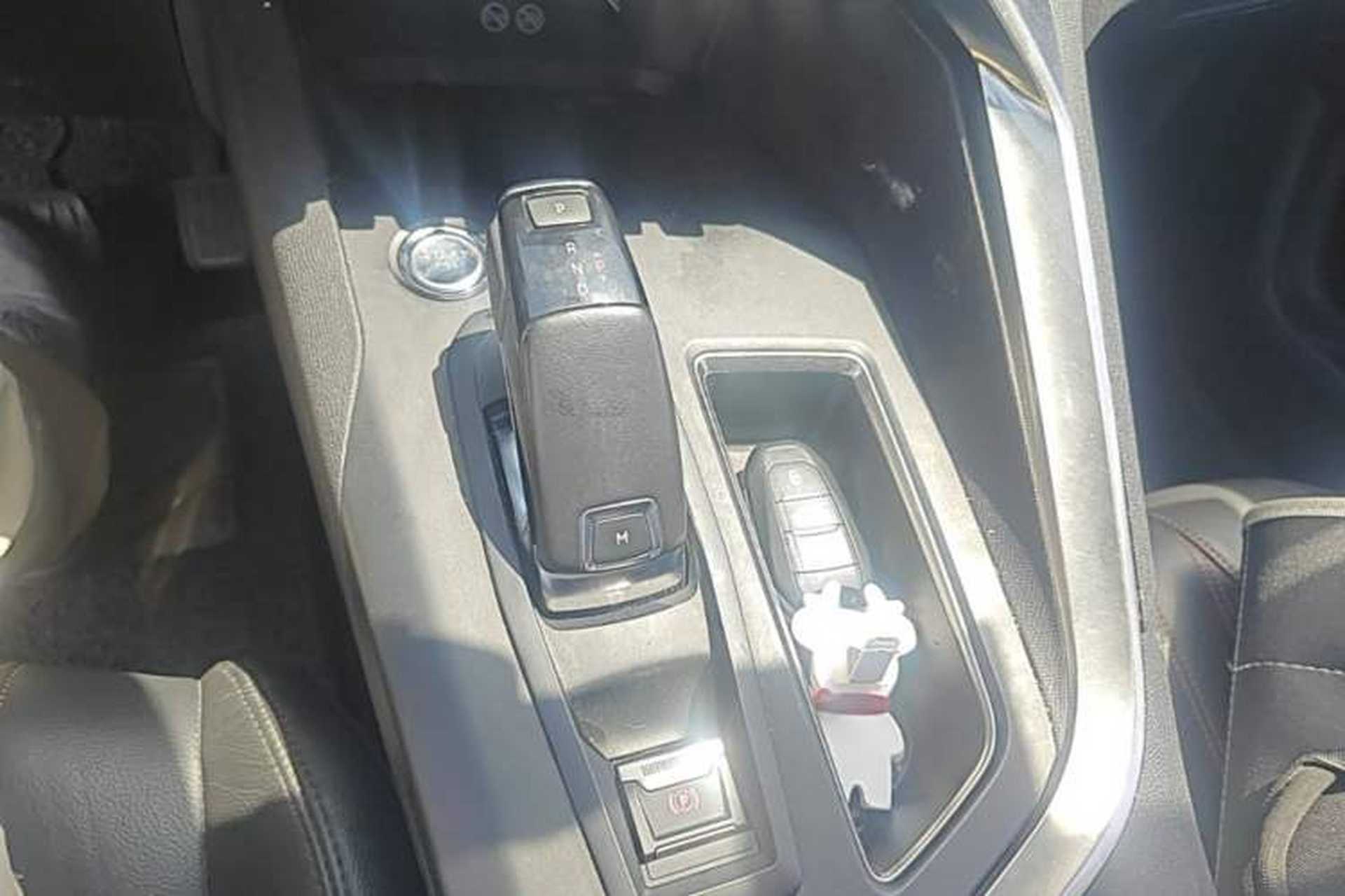 Used Peugeot 4008 2017 350THP Luxury Edition Gear Lever