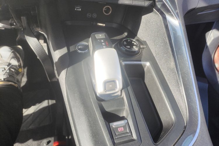 Used Peugeot 4008 2017 350THP Luxury Edition Gear Lever