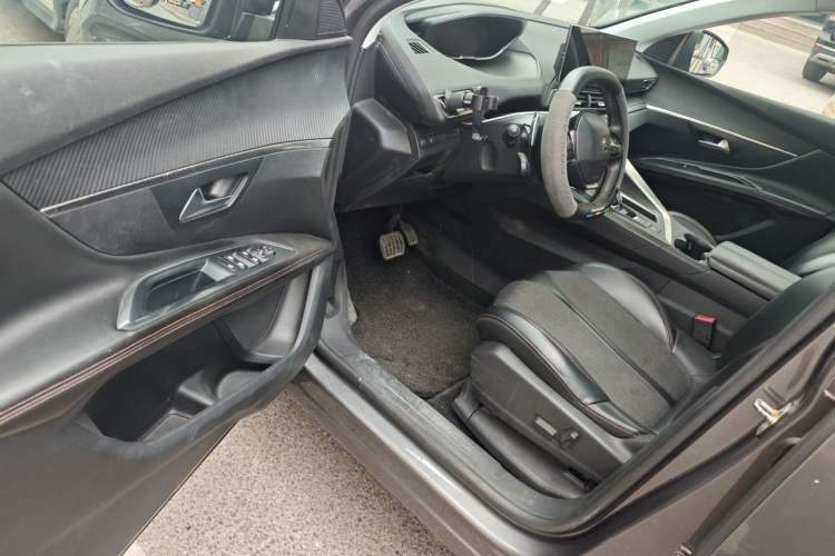 Used Peugeot 4008 2017 380THP Elite Edition Driver Seat
