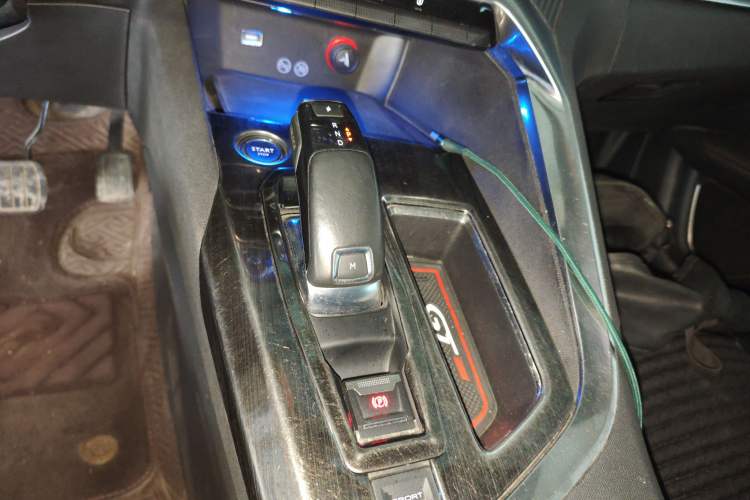 Used Peugeot 4008 2017 350THP Elite Edition Gear Lever