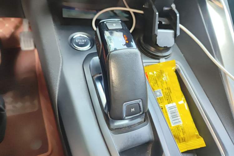 Used Peugeot 4008 2017 350THP Elite Edition Gear Lever