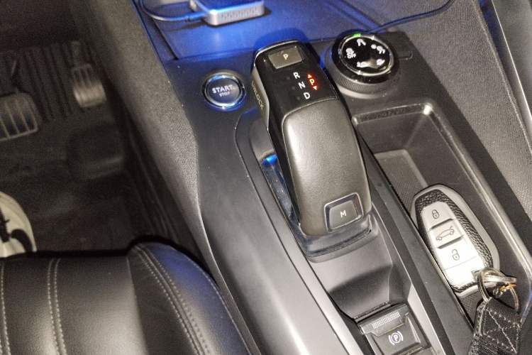 Used Peugeot 4008 2017 350THP Luxury Edition Gear Lever