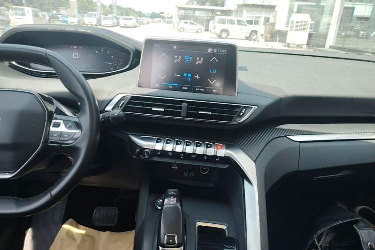 Used Peugeot 4008 2017 350THP Elite Edition Audio And AC Panel