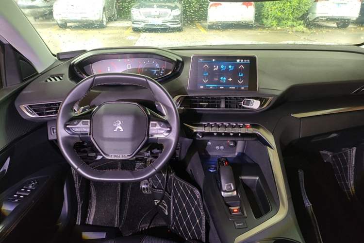 Used Peugeot 4008 2017 350THP Elite Edition Center Console