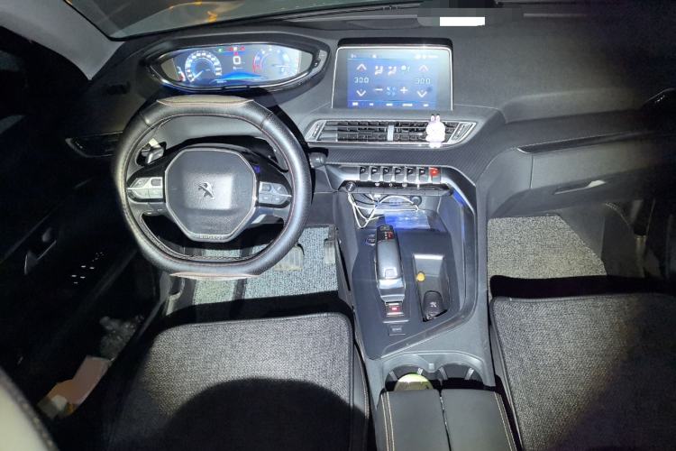 Used Peugeot 4008 2017 350THP Elite Edition Center Console