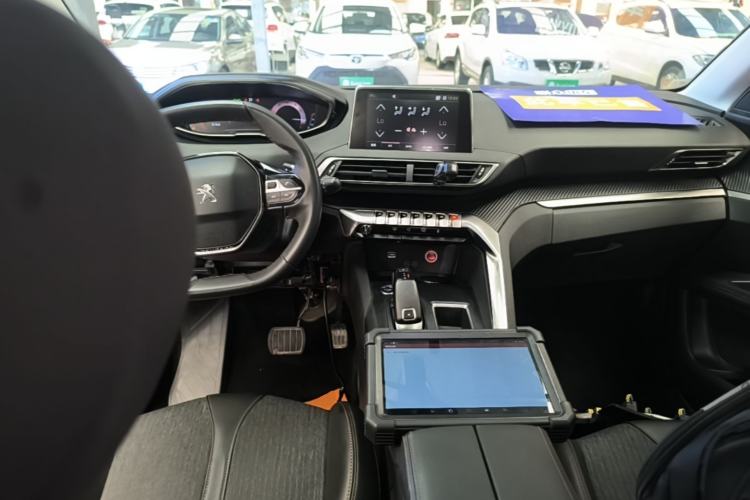 Used Peugeot 4008 2017 350THP Elite Edition Center Console