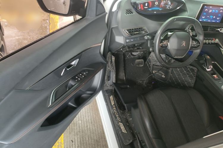 Used Peugeot 4008 2017 350THP Elite Edition Driver Seat