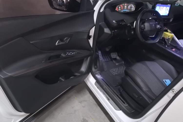 Used Peugeot 4008 2017 350THP Elite Edition Driver Seat