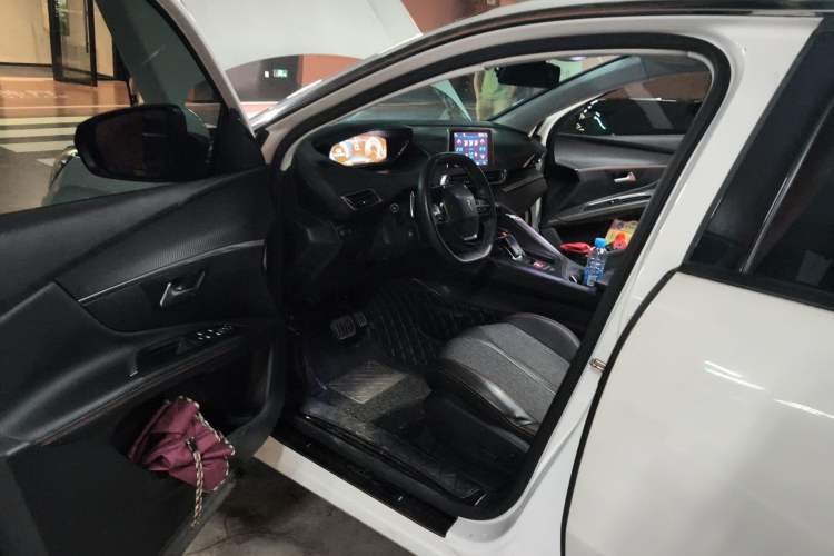 Used Peugeot 4008 2017 350THP Elite Edition Driver Seat
