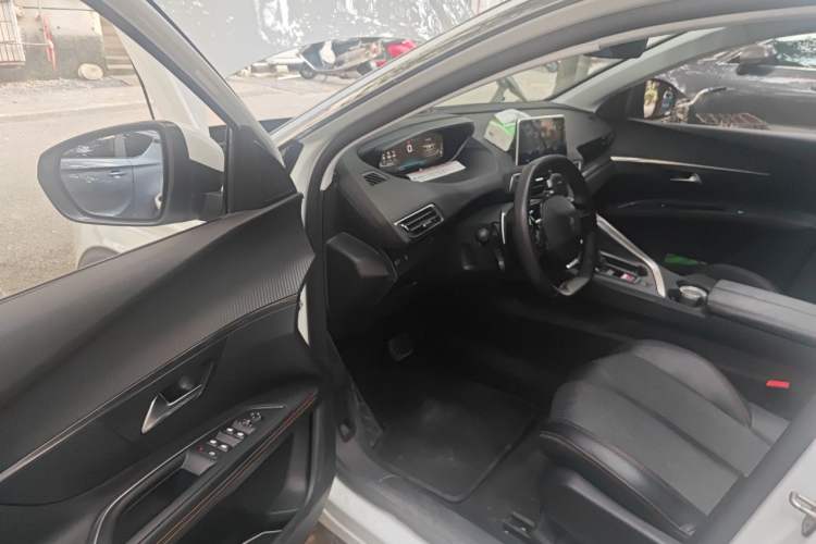 Used Peugeot 4008 2017 350THP Elite Edition Driver Seat