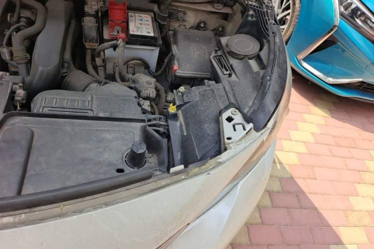 Used Peugeot 4008 2017 350THP Elite Edition Engine Bay Left