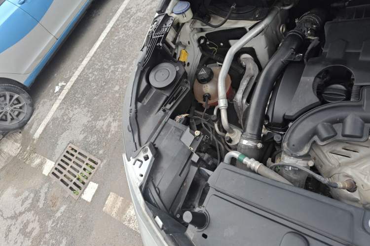 Used Peugeot 4008 2017 350THP Elite Edition Engine Bay Right