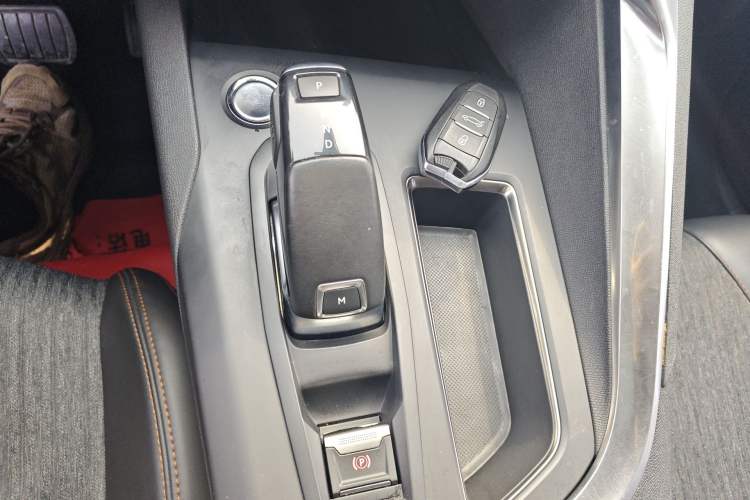 Used Peugeot 4008 2017 350THP Elite Edition Gear Lever