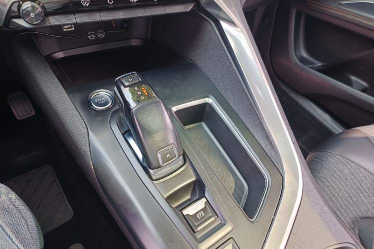 Used Peugeot 4008 2017 350THP Elite Edition Gear Lever