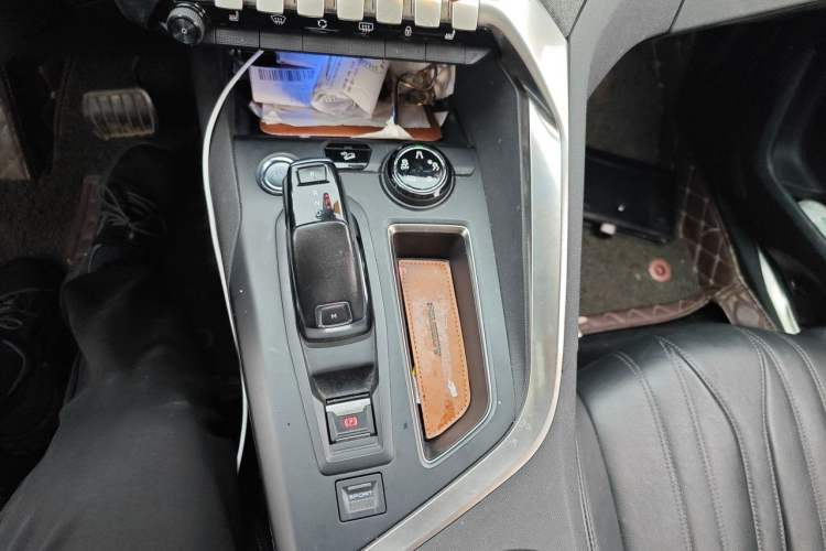 Used Peugeot 4008 2017 350THP Luxury Edition Gear Lever