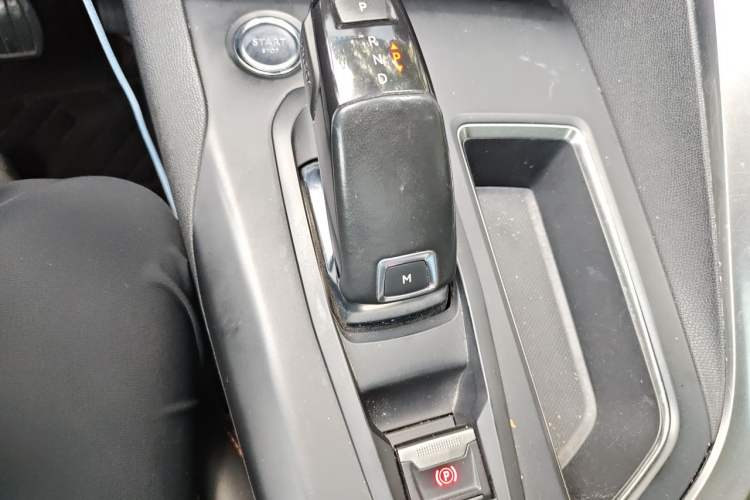 Used Peugeot 4008 2017 350THP Elite Edition Gear Lever
