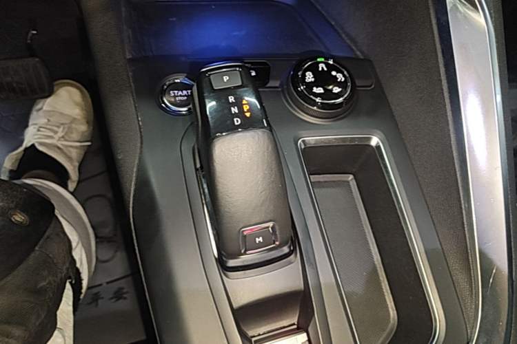 Used Peugeot 4008 2017 350THP Luxury Edition Gear Lever