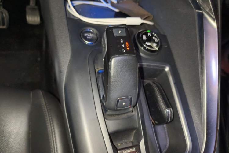 Used Peugeot 4008 2017 350THP Luxury Edition Gear Lever
