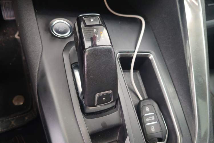 Used Peugeot 4008 2017 350THP Elite Edition Gear Lever