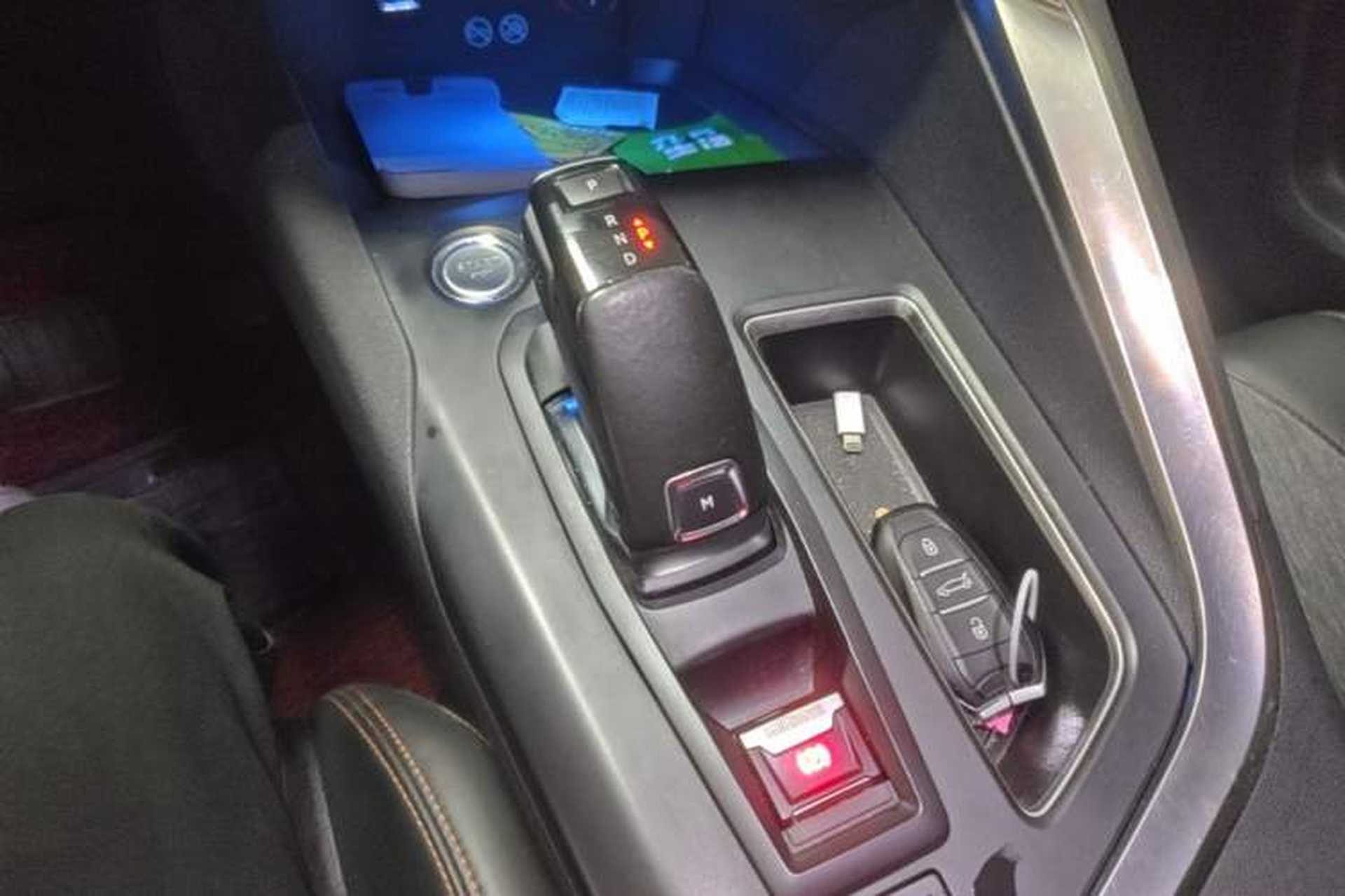 Used Peugeot 4008 2017 350THP Elite Edition Gear Lever
