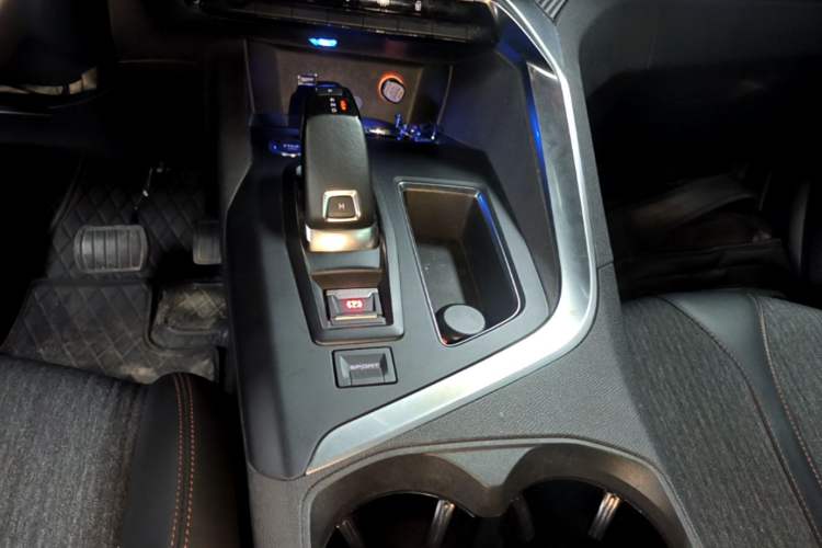 Used Peugeot 4008 2017 350THP Elite Edition Gear Lever