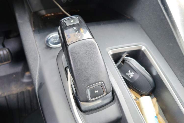 Used Peugeot 4008 2017 350THP Elite Edition Gear Lever