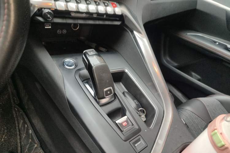 Used Peugeot 4008 2017 350THP Elite Edition Gear Lever