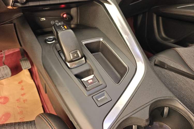 Used Peugeot 4008 2017 350THP Elite Edition Gear Lever