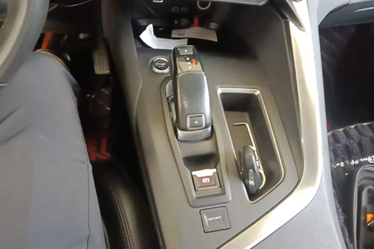 Used Peugeot 4008 2017 350THP Elite Edition Gear Lever