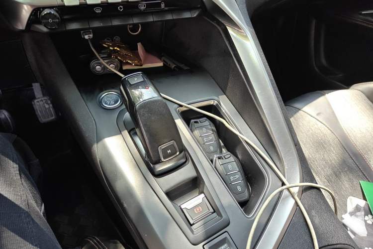 Used Peugeot 4008 2017 350THP Elite Edition Gear Lever